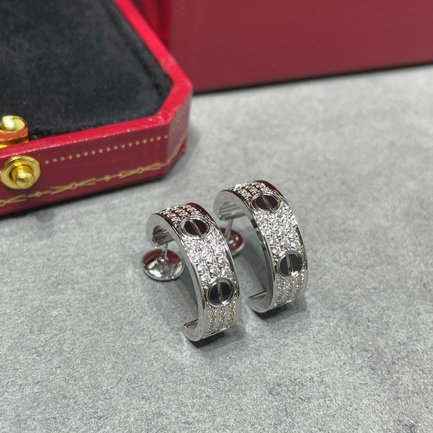 [AuraEcho]LOVE CERAMIC DIAMOND PAVED SILVER EARRINGS