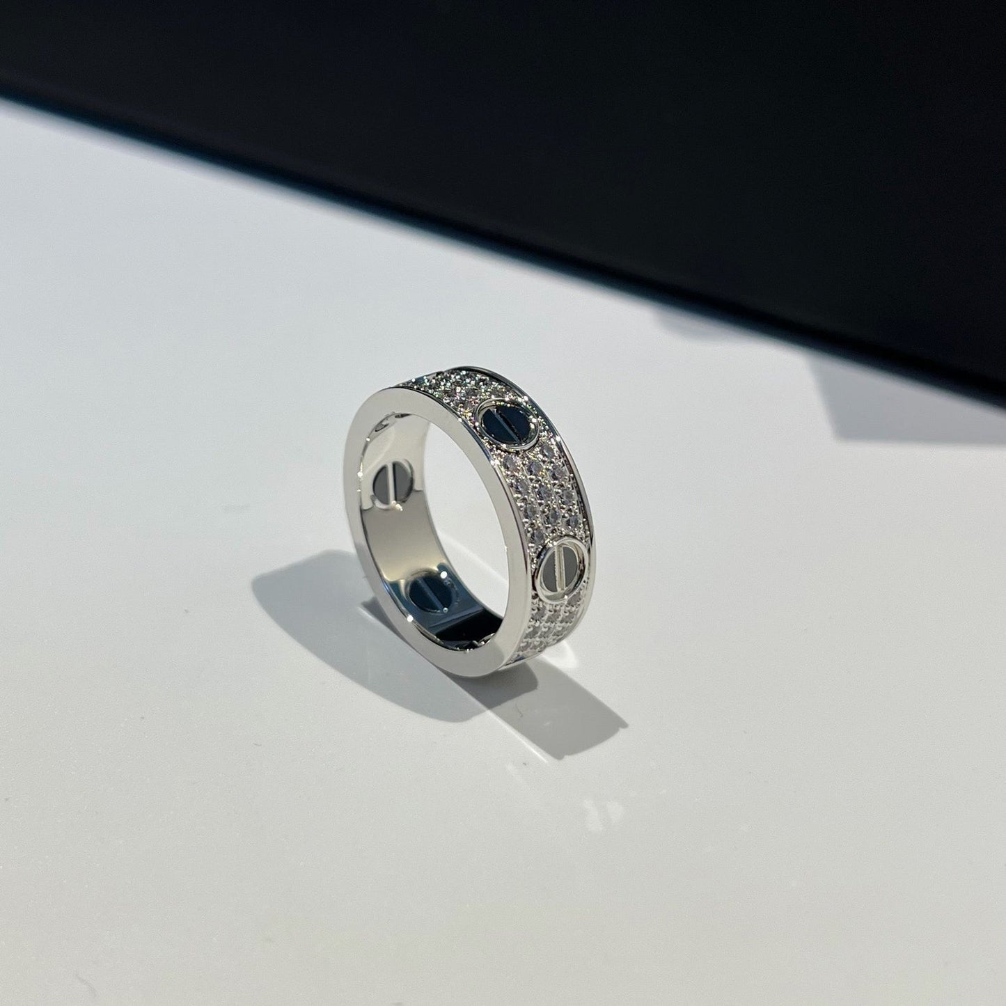 [AuraEcho]LOVE RING 5.5MM DIAMONDS PAVED CERAMIC