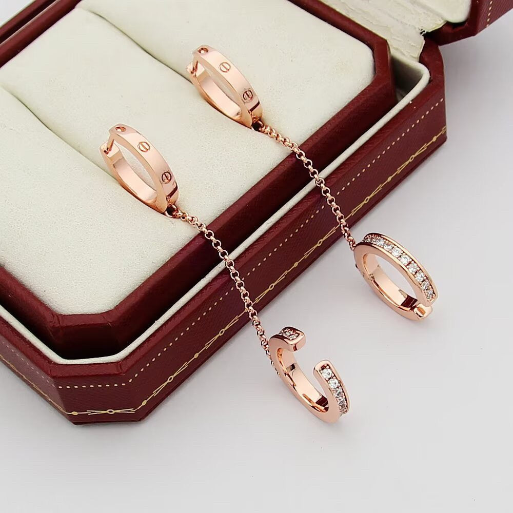 [AuraEcho]LOVE 3.0MM HALF DIAMOND EARRINGS