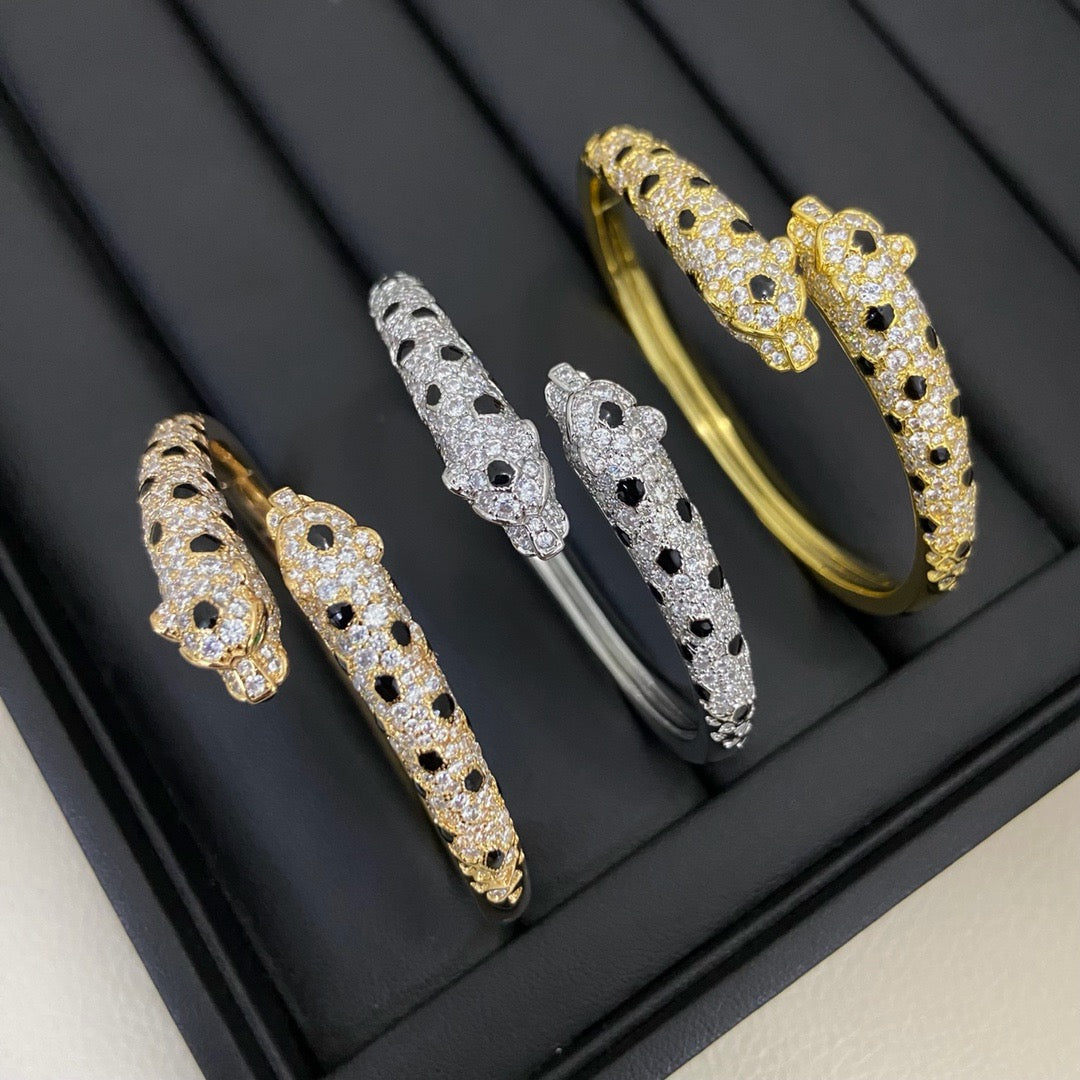 [AuraEcho]PANTHERE DOUBLE HEADED HALF DIAMOND OPEN BRACELET