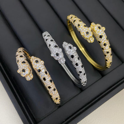 [AuraEcho]PANTHERE DOUBLE HEADED HALF DIAMOND OPEN BRACELET
